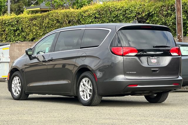 Used 2023 Chrysler Voyager LX image 9