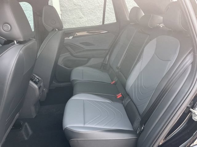 Used 2026 Volkswagen Tiguan SE R-Line FWD image 24