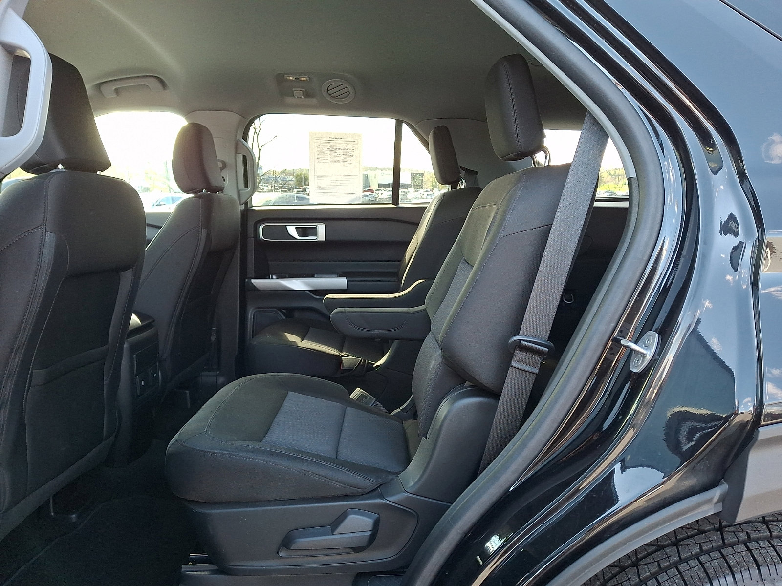 Used 2023 Ford Explorer XLT AWD/4WD image 10