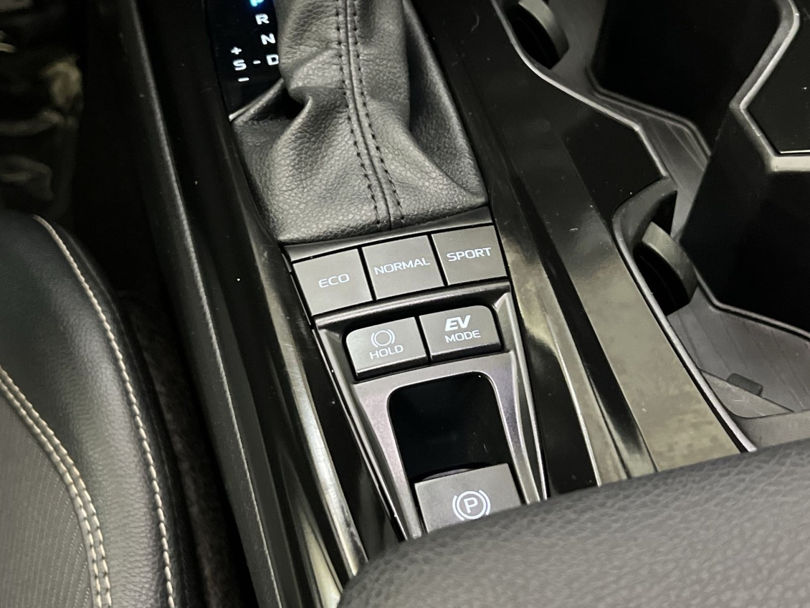 Used 2025 Toyota Camry SE FWD image 31