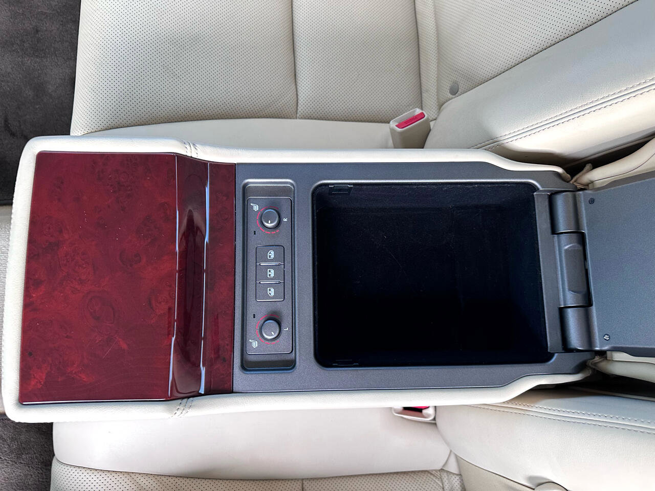 Used 2010 Lexus LS 460 L image 36