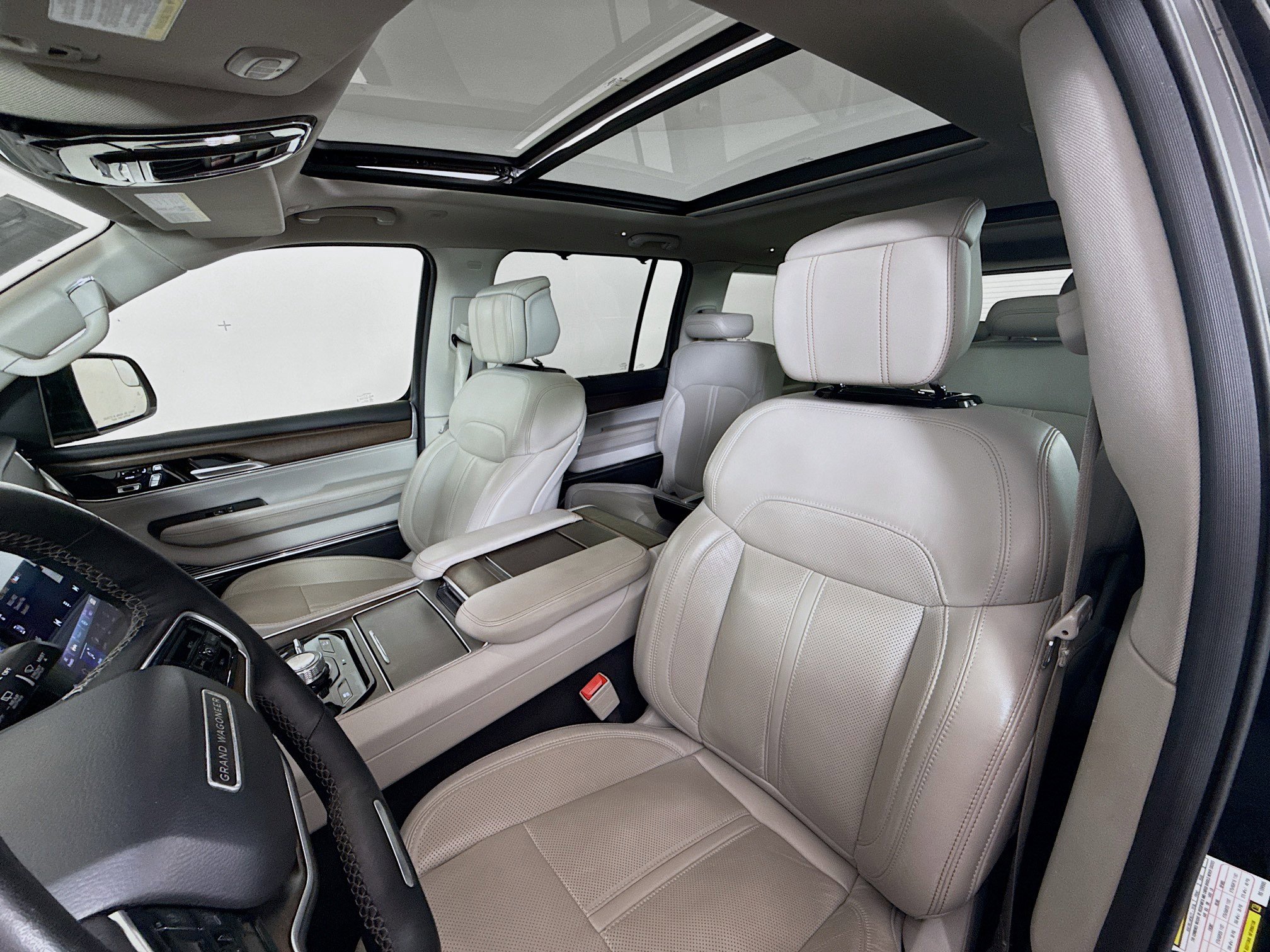 Used 2024 Jeep Grand Wagoneer L 4WD image 11
