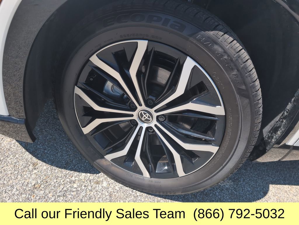 Certified 2025 Toyota Crown Signia w/ Tow-Hitch Package (TMS) AWD/4WD image 27