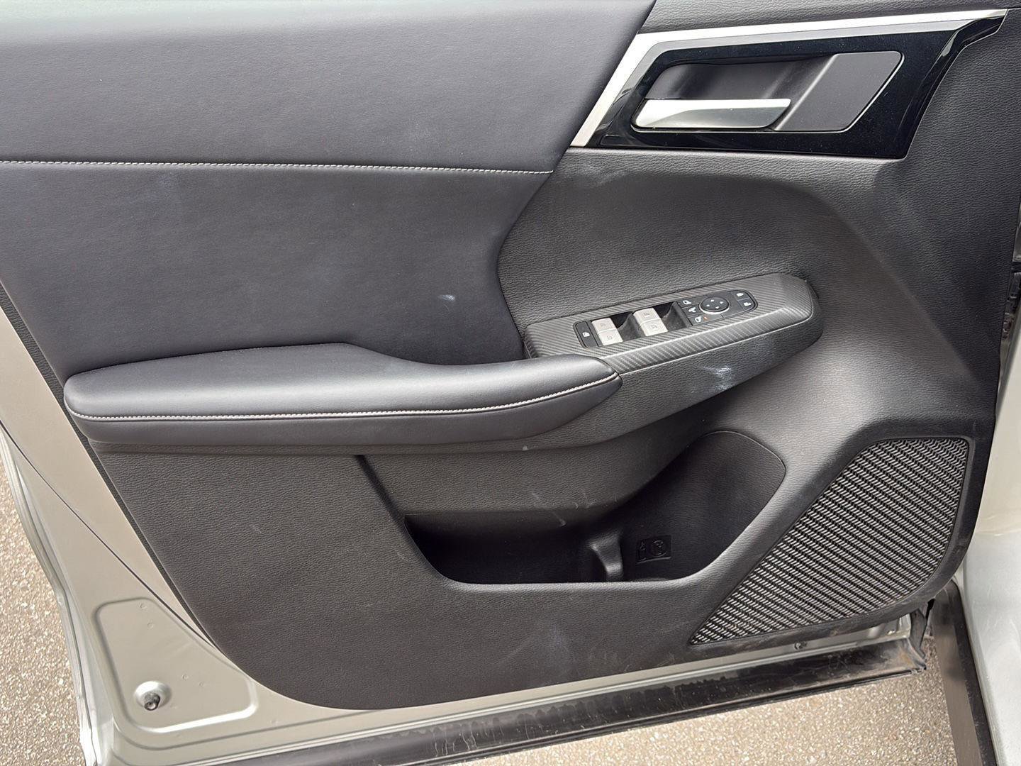 Used 2024 Mitsubishi Outlander SE image 9