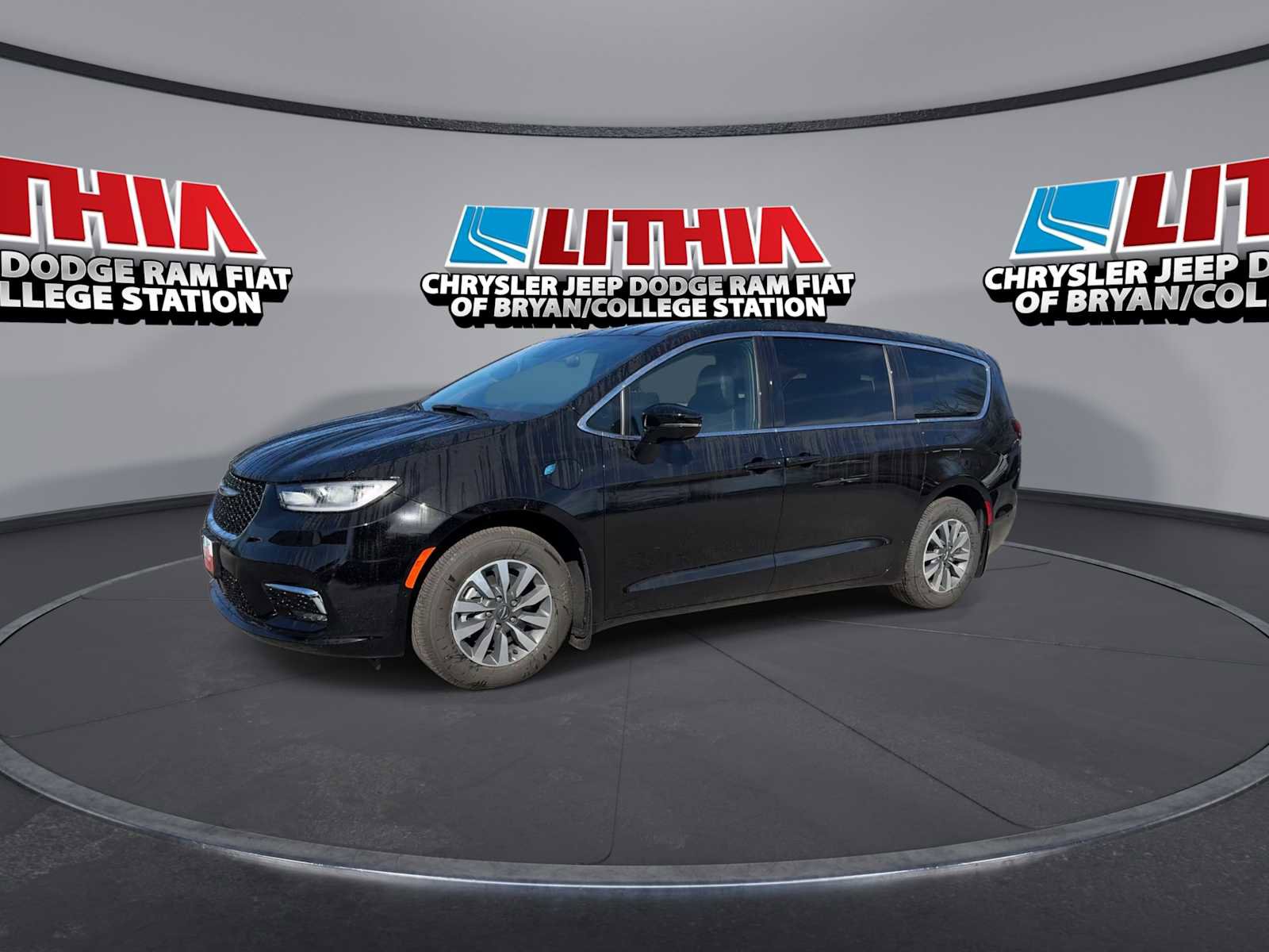 Used 2025 Chrysler Pacifica Select image 4