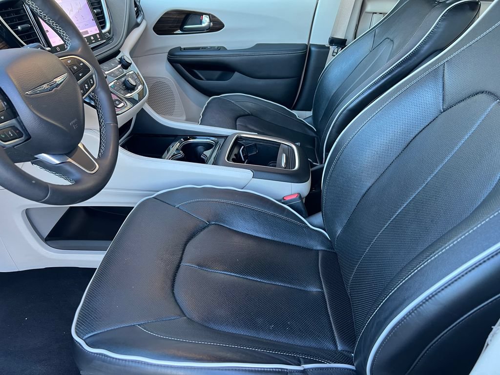Used 2023 Chrysler Pacifica Limited FWD image 10