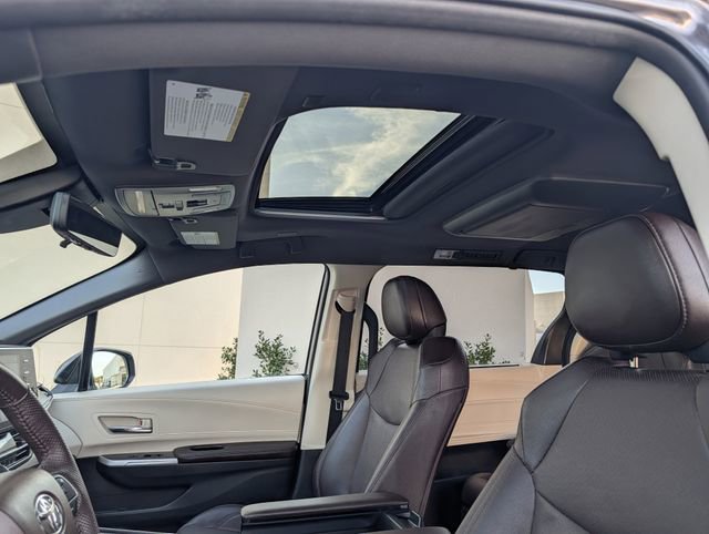 Used 2023 Toyota Sienna Platinum image 27