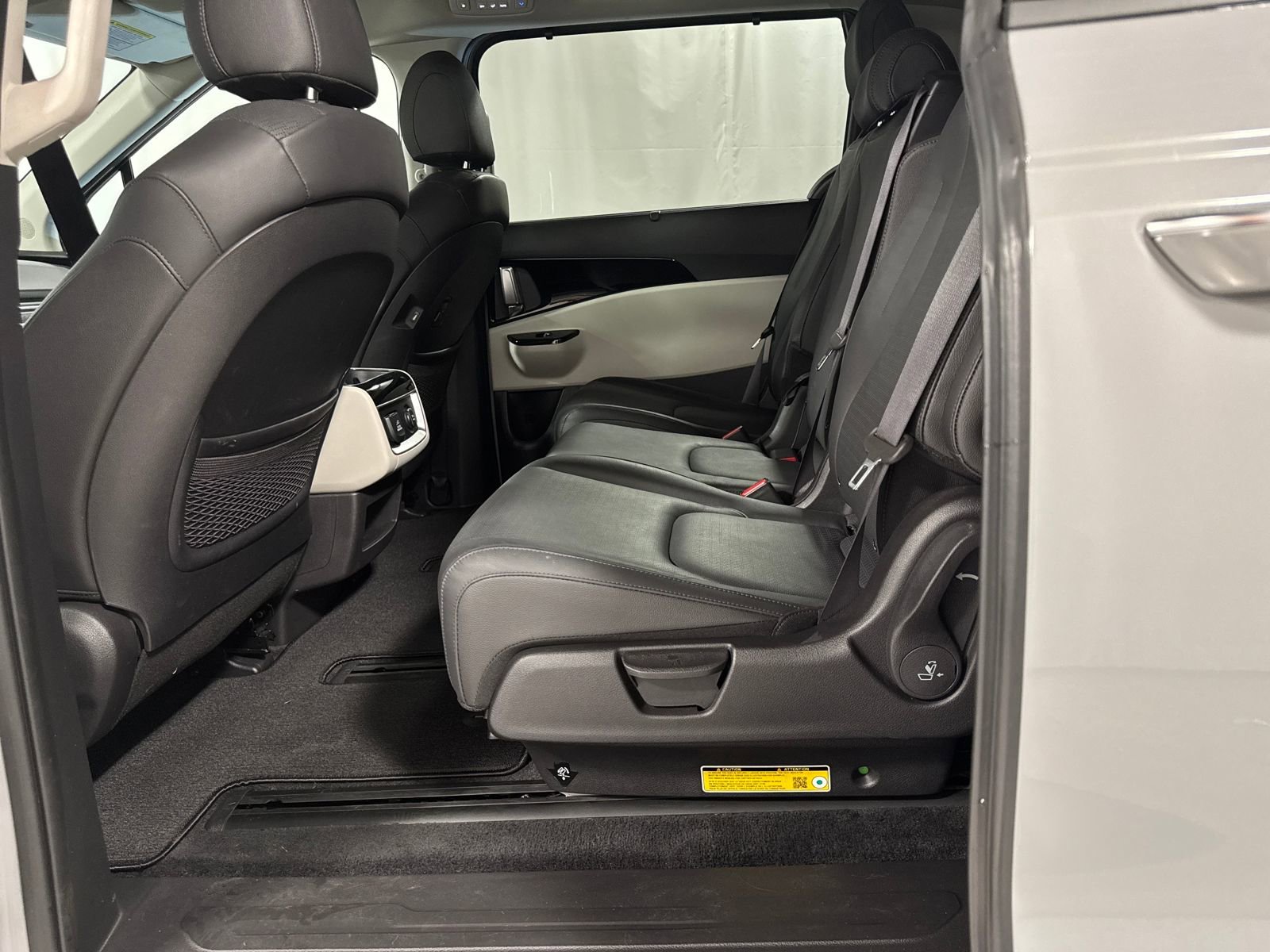 Used 2024 Kia Carnival SX Prestige image 8