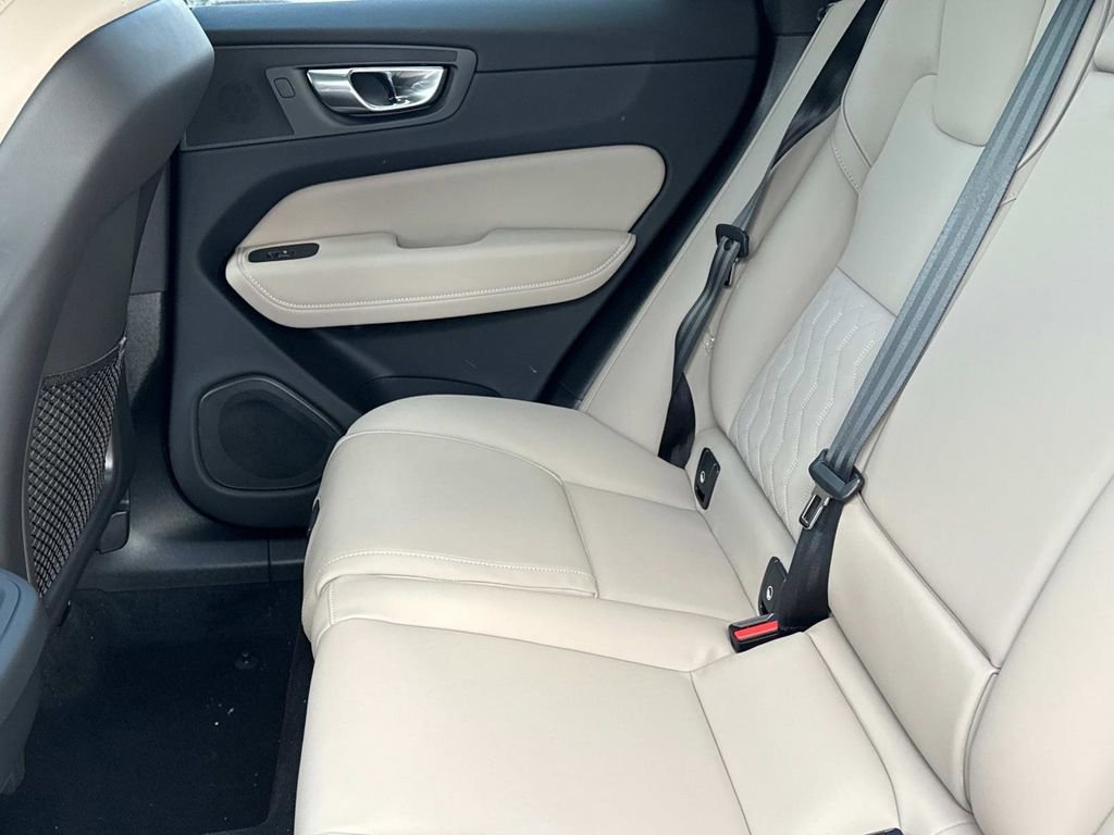 Certified 2026 Volvo XC60 B5 Core w/ Climate Package PRO AWD/4WD image 13