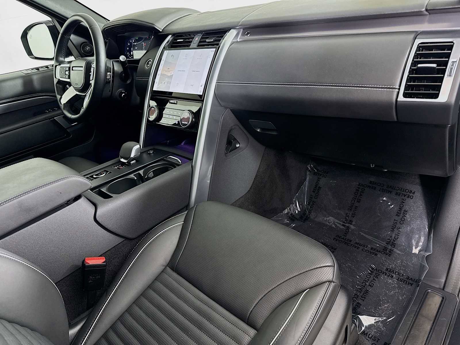 Used 2024 Land Rover Discovery Metropolitan Edition image 28