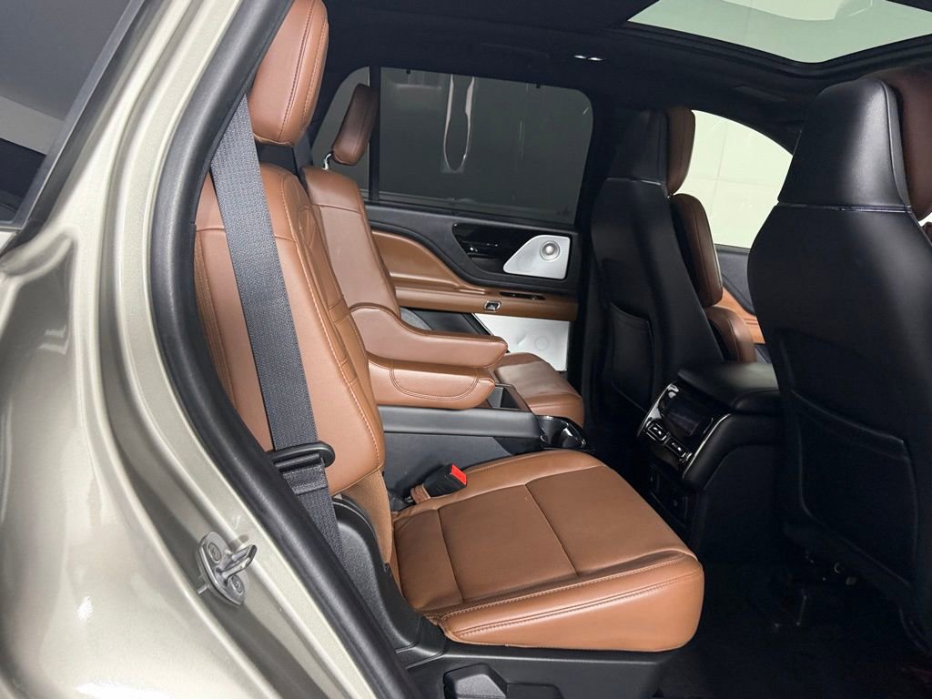 Used 2023 Lincoln Aviator Reserve w/ Equipment Group 201A image 25