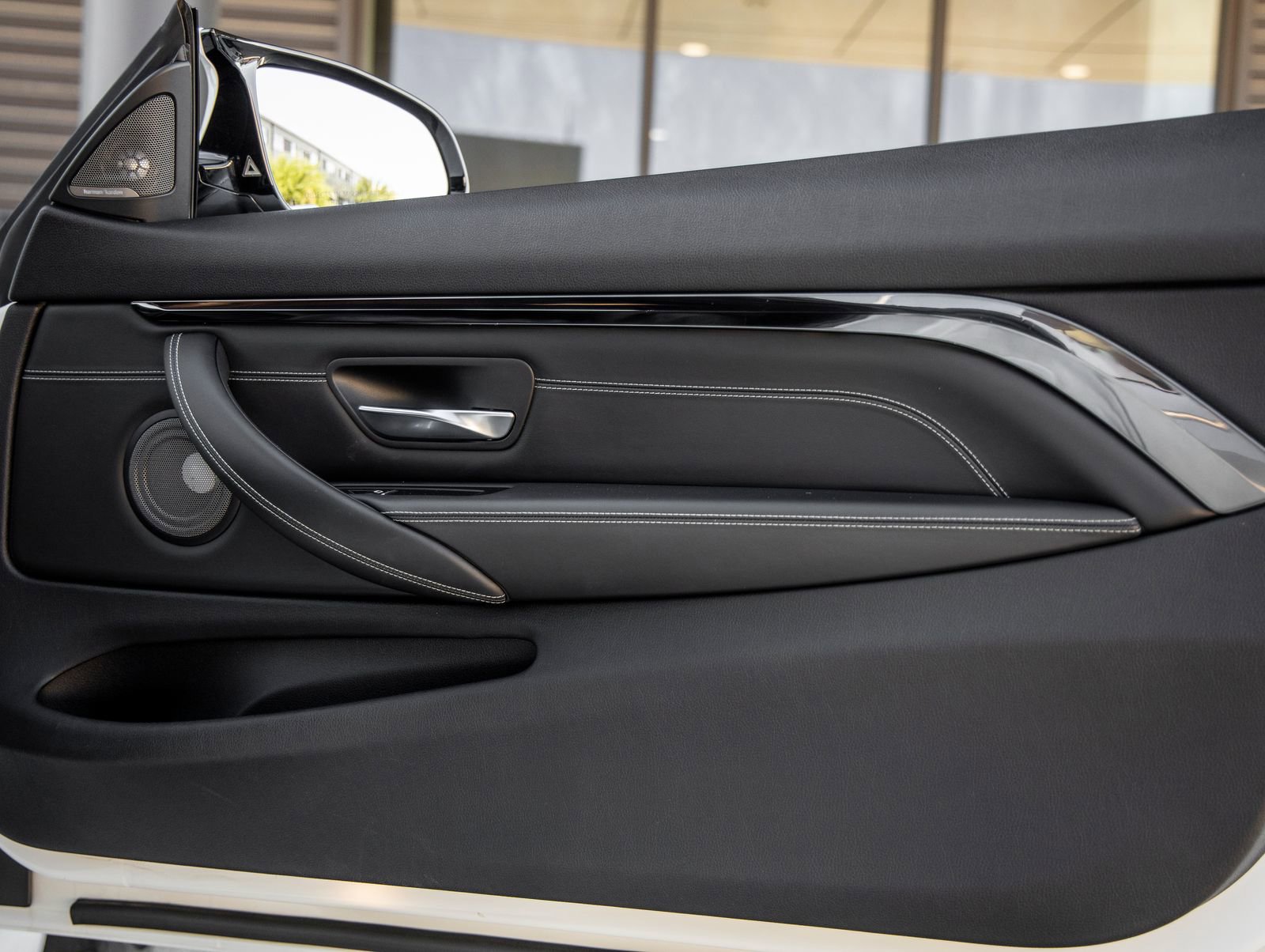 Used 2020 BMW M4 Convertible image 31