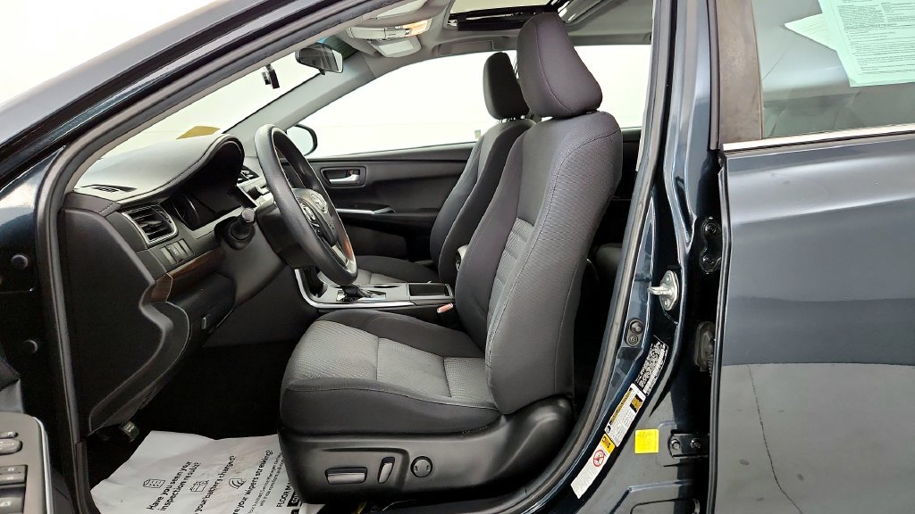 Used 2015 Toyota Camry LE w/ Moonroof Package FWD image 24