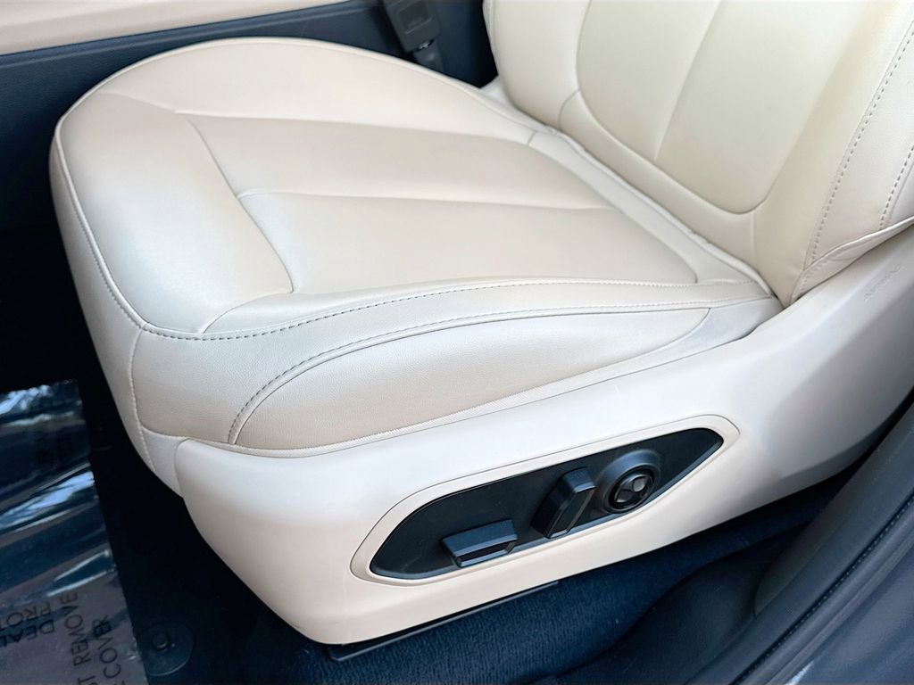 Used 2024 Jeep Grand Cherokee Limited image 17