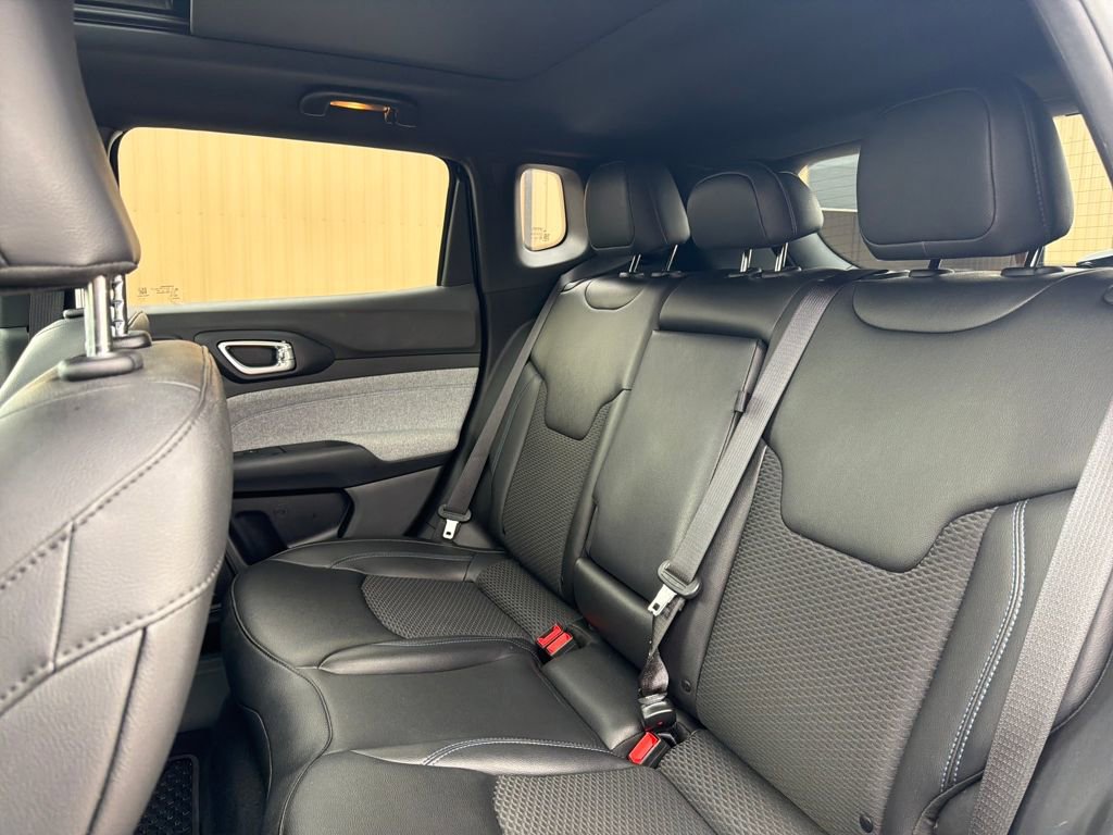 Used 2025 Jeep Compass Latitude w/ Sun & Sound Group image 15