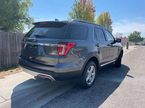 Used 2017 Ford Explorer XLT image 11