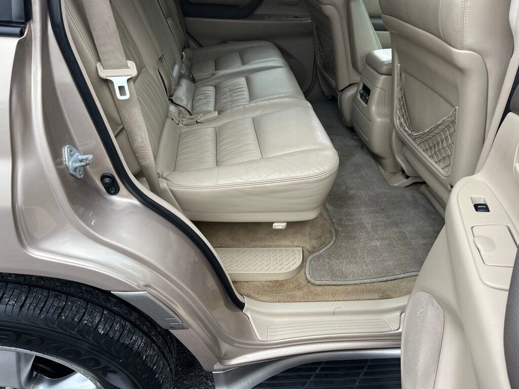 Used 2006 Toyota Land Cruiser image 55