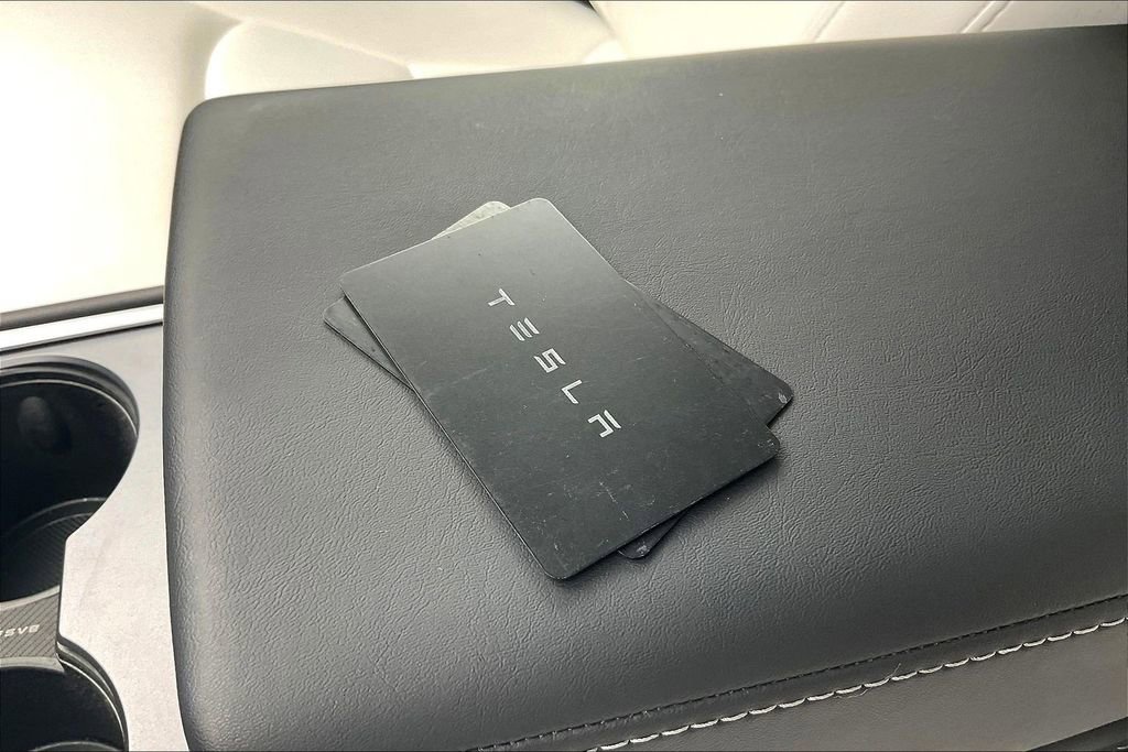 Used 2022 Tesla Model Y Long Range image 34