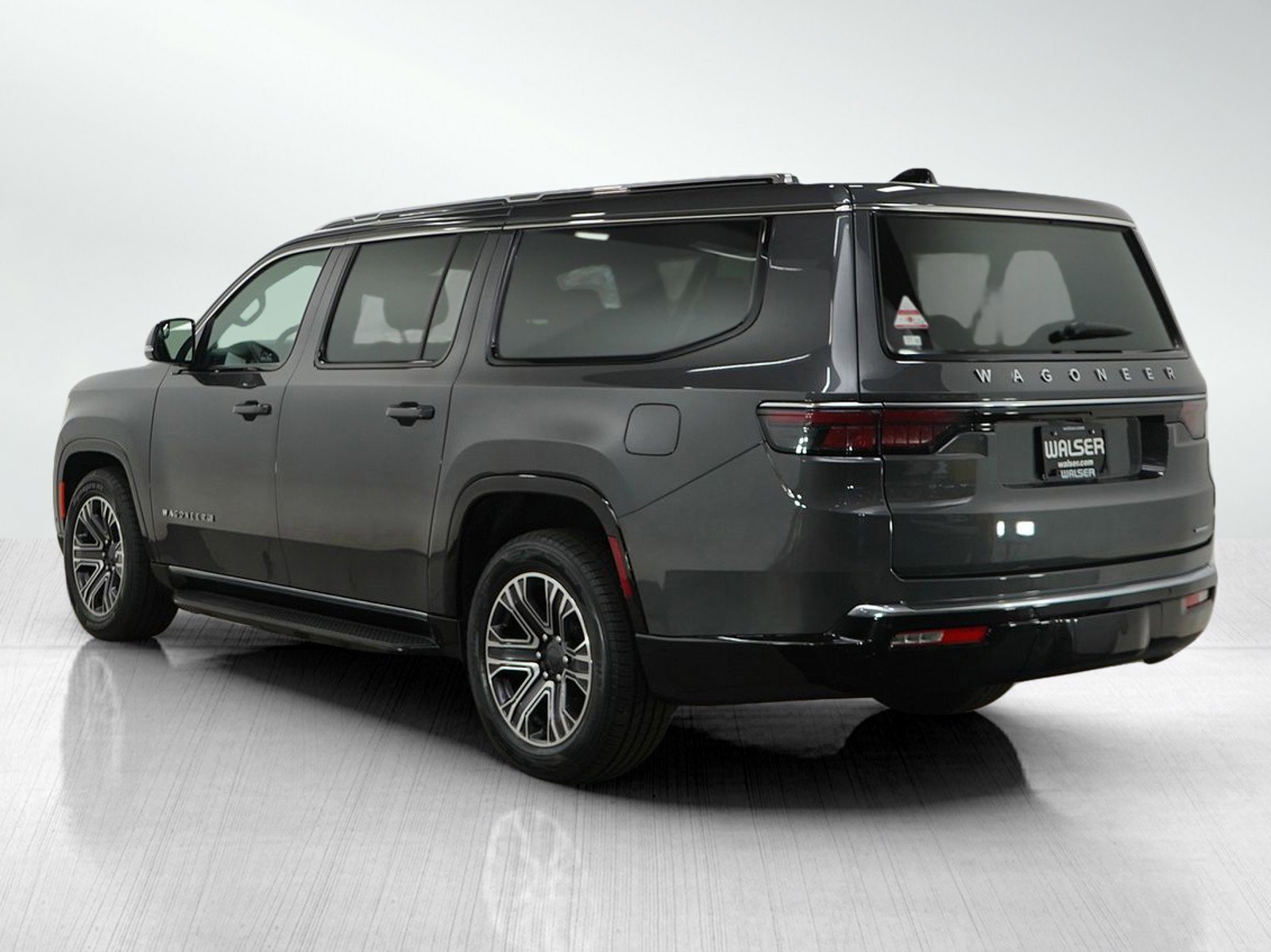 Used 2024 Jeep Wagoneer L Series II w/ Flexible Seating Group image 3