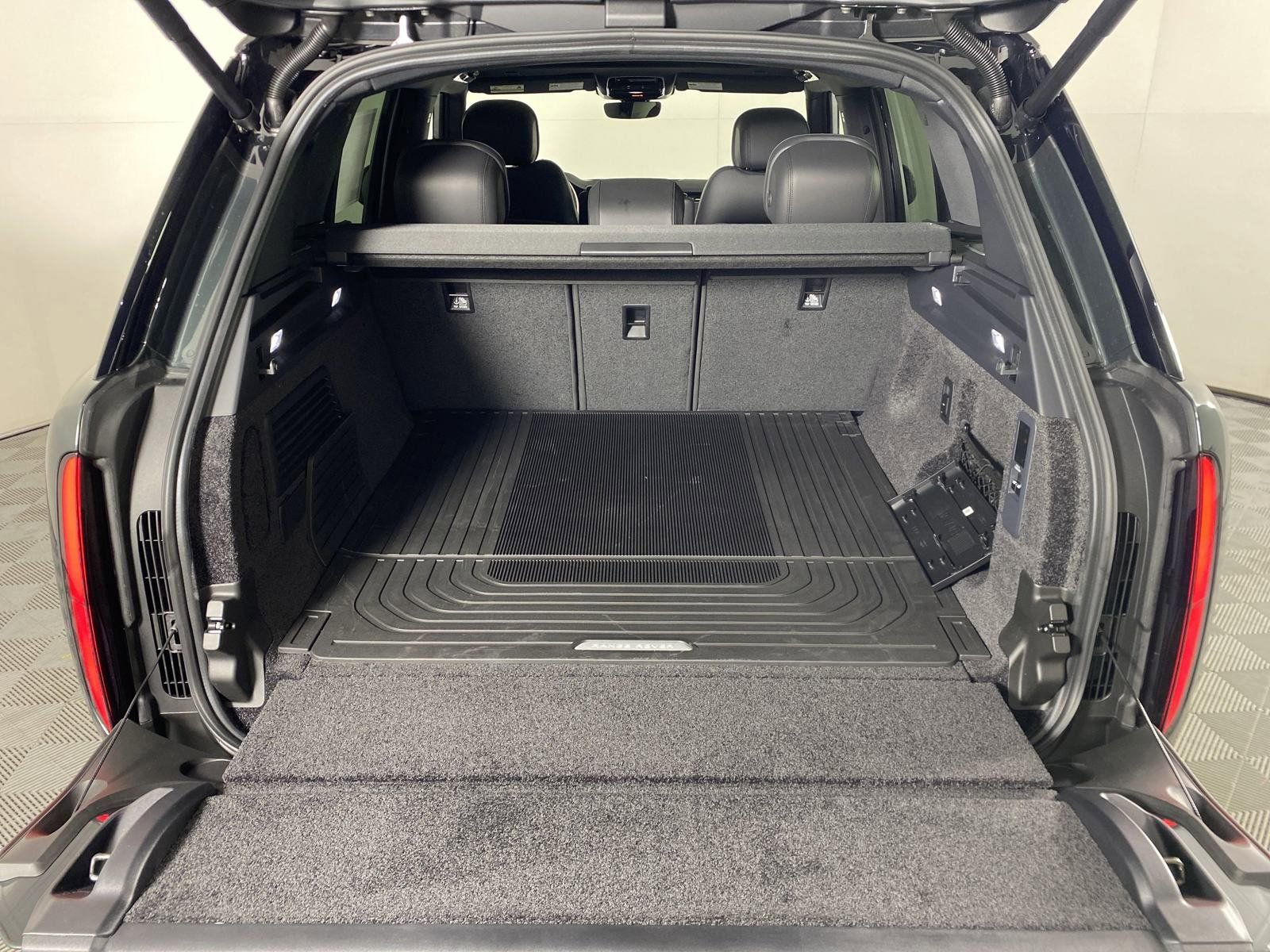 New 2025 Land Rover Range Rover SE image 24