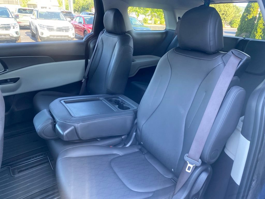 Used 2024 Kia Carnival LX FWD image 15