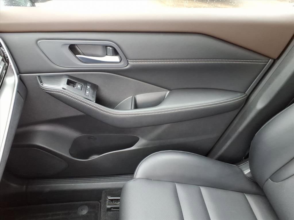 Used 2023 Nissan Rogue SV w/ SV Premium Package image 29