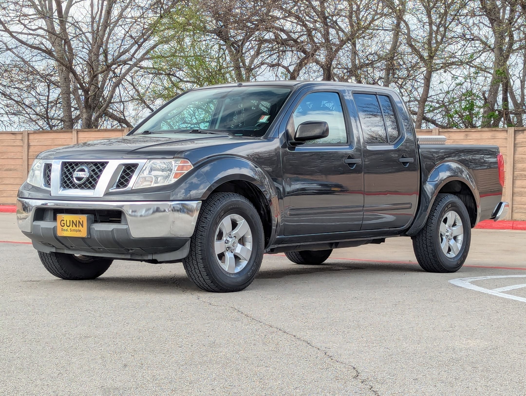 Used 2010 Nissan Frontier SE image 8
