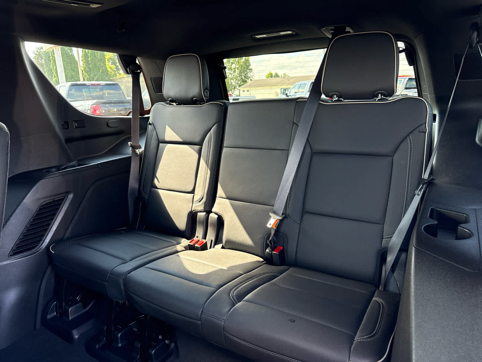 Certified 2021 GMC Yukon SLT w/ SLT Premium Package AWD/4WD image 24
