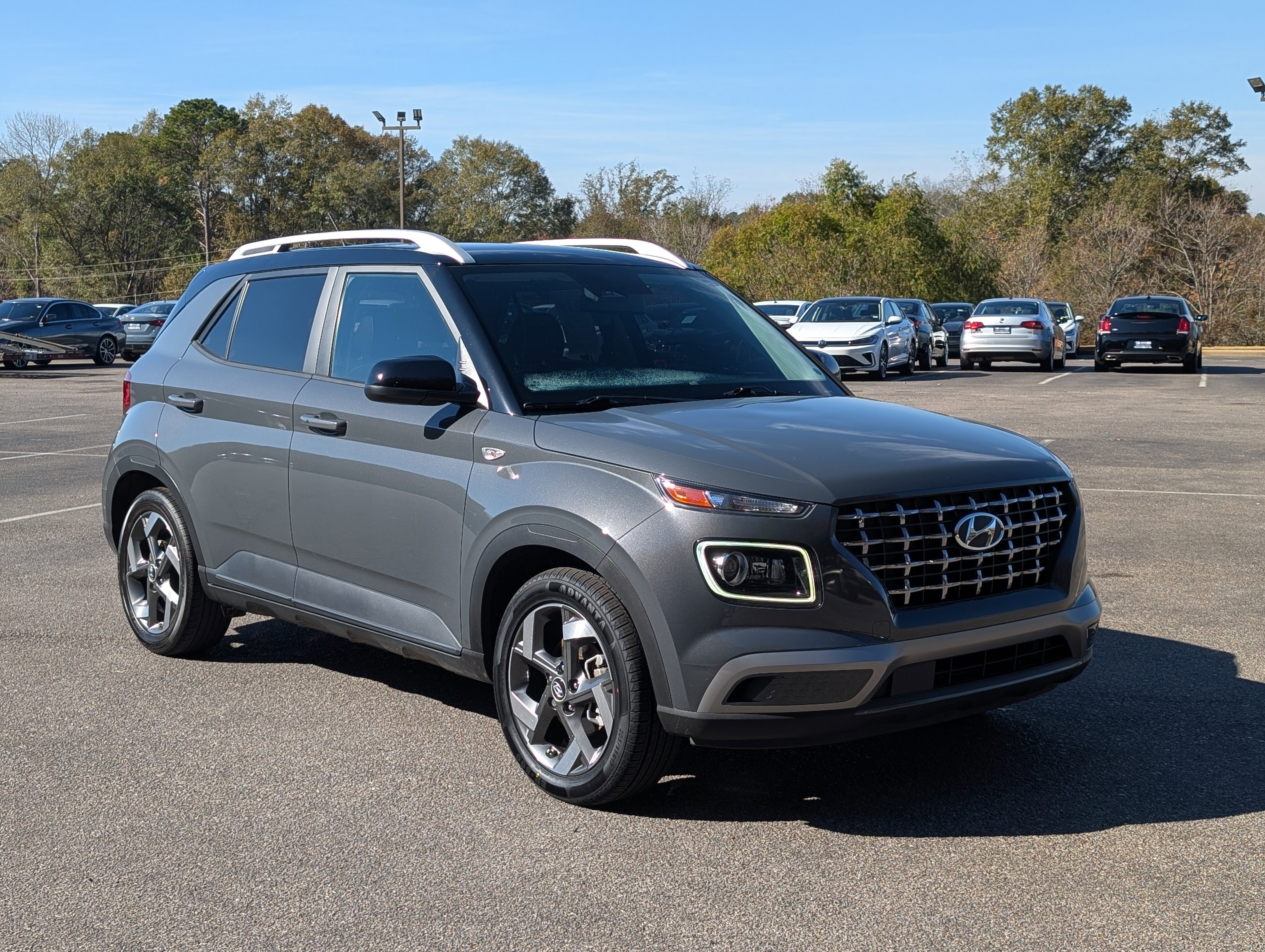 Used 2024 Hyundai Venue Limited image 11