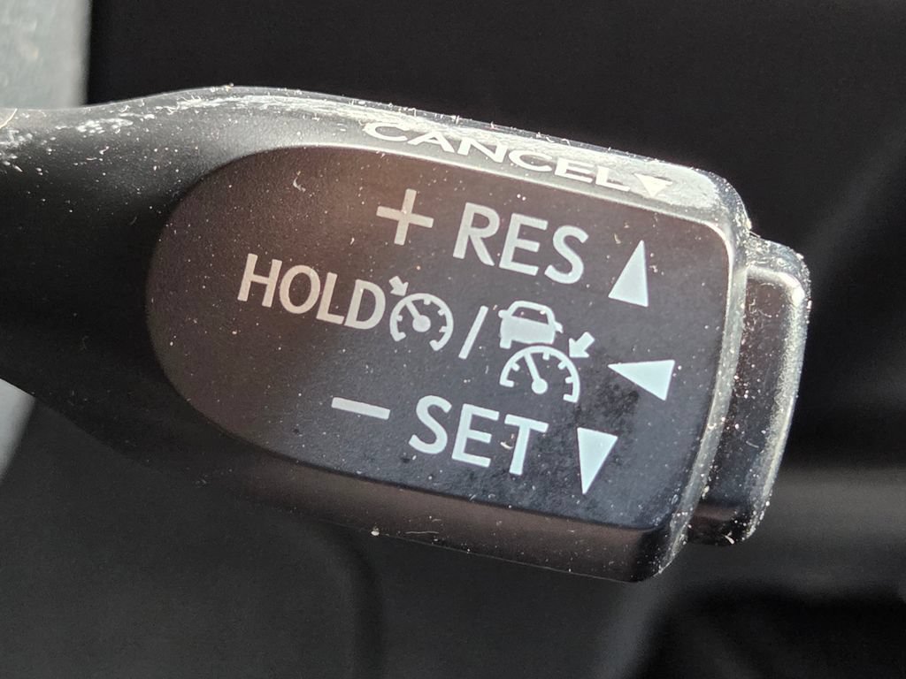 Used 2021 Toyota C-HR XLE FWD image 17