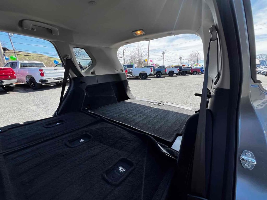 Used 2024 Nissan Rogue SV image 33