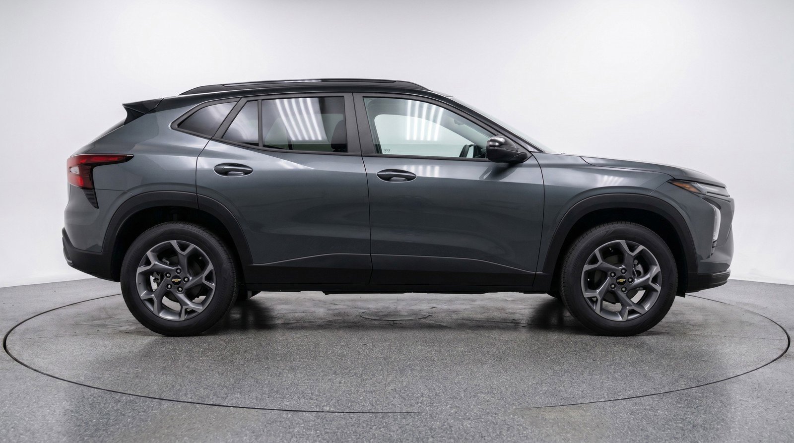 Used 2025 Chevrolet Trax LT FWD image 11