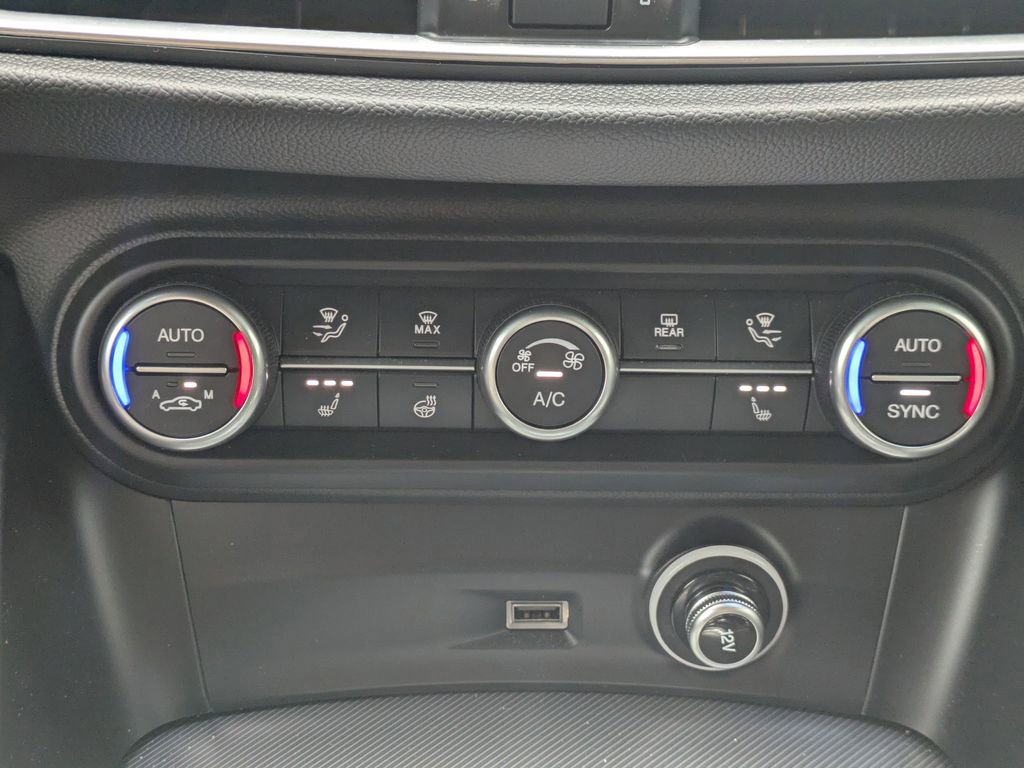 Used 2025 Alfa Romeo Stelvio Sprint w/ Convenience Package AWD/4WD image 25