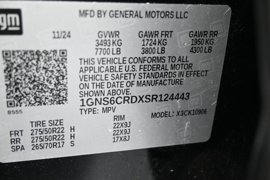 Used 2025 Chevrolet Suburban LT w/ Comfort Package AWD/4WD image 6