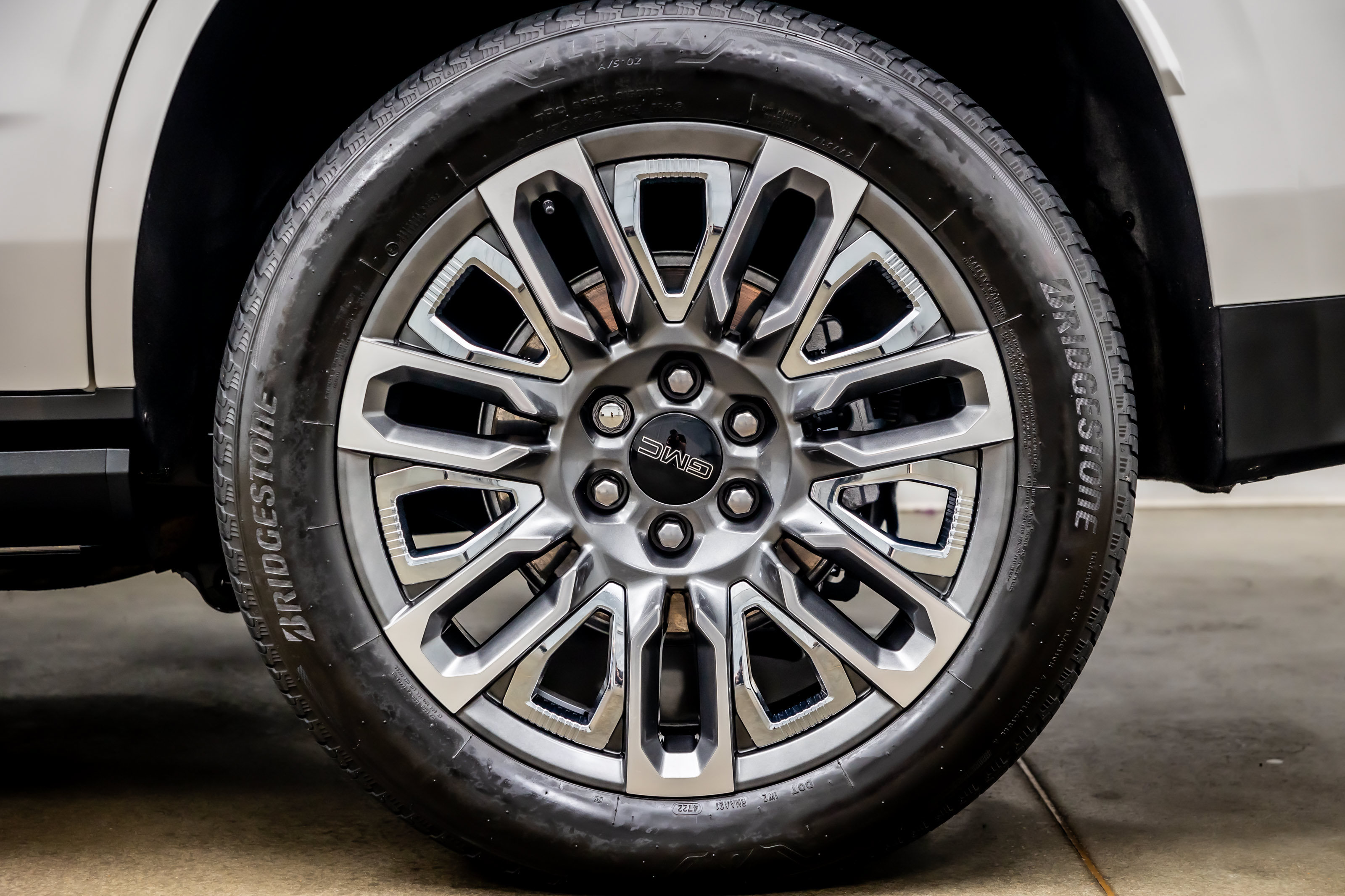 Used 2023 GMC Yukon Denali Ultimate AWD/4WD image 37