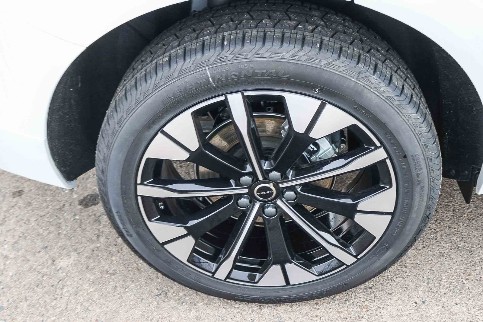 New 2026 Volvo XC60 B5 Plus w/ Climate Package PRO image 14