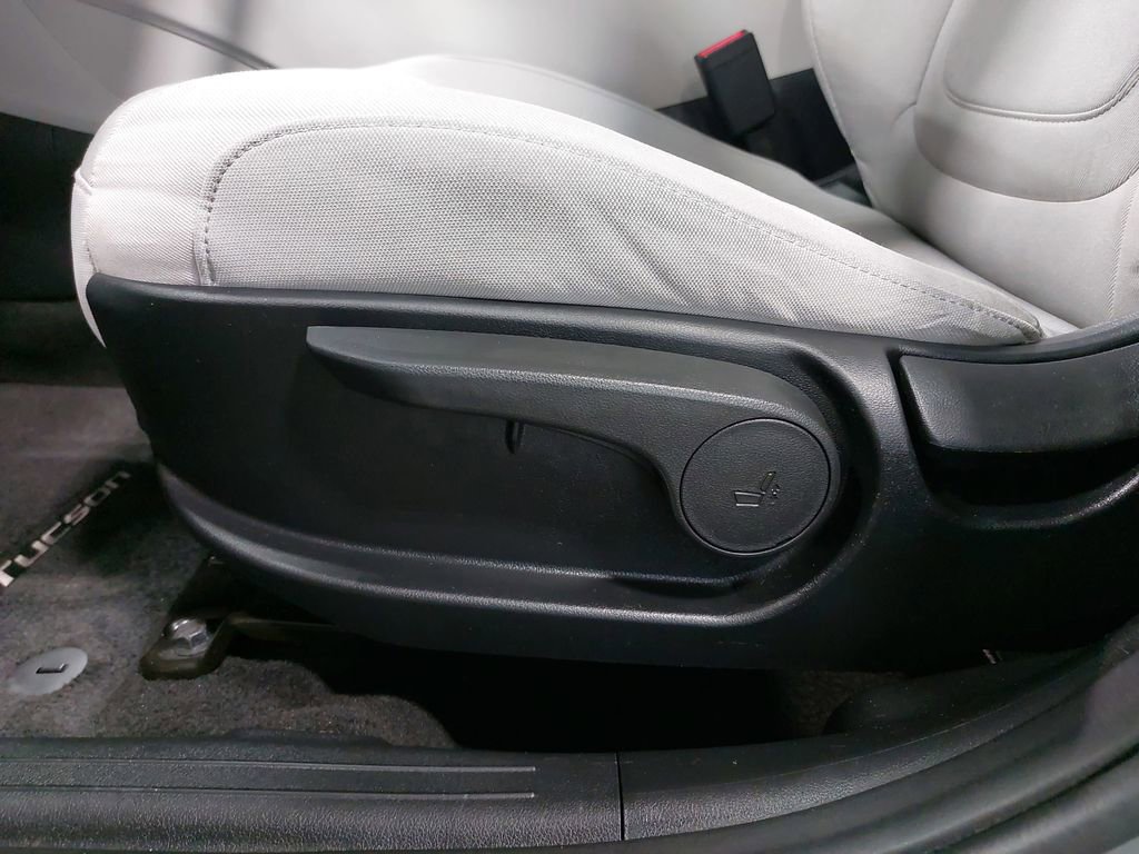 Certified 2025 Hyundai Tucson SE image 29