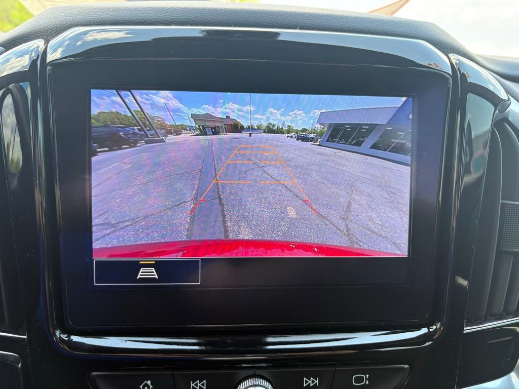 Used 2022 Chevrolet Traverse LT image 18