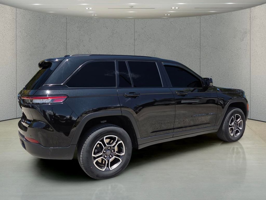 Used 2022 Jeep Grand Cherokee Trailhawk w/ Advanced Protech Group II AWD/4WD image 3