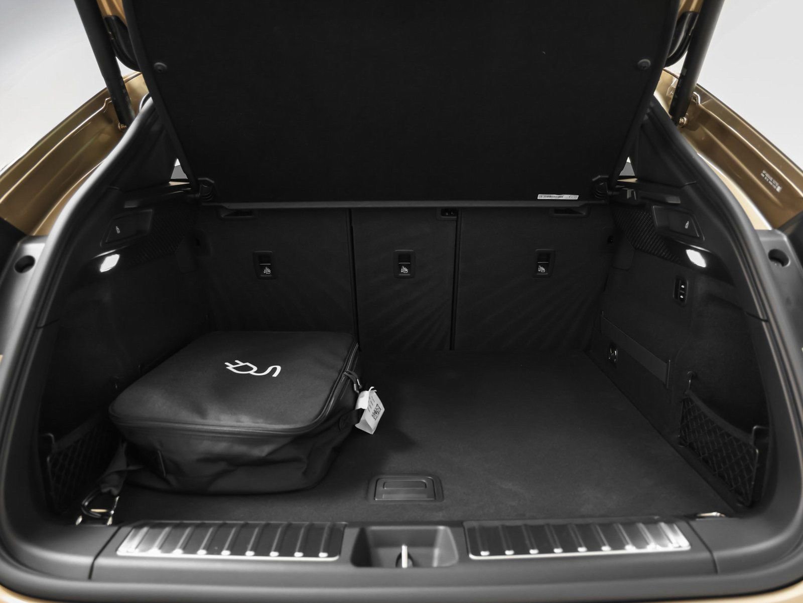 New 2025 Porsche Macan 4S Electric image 19