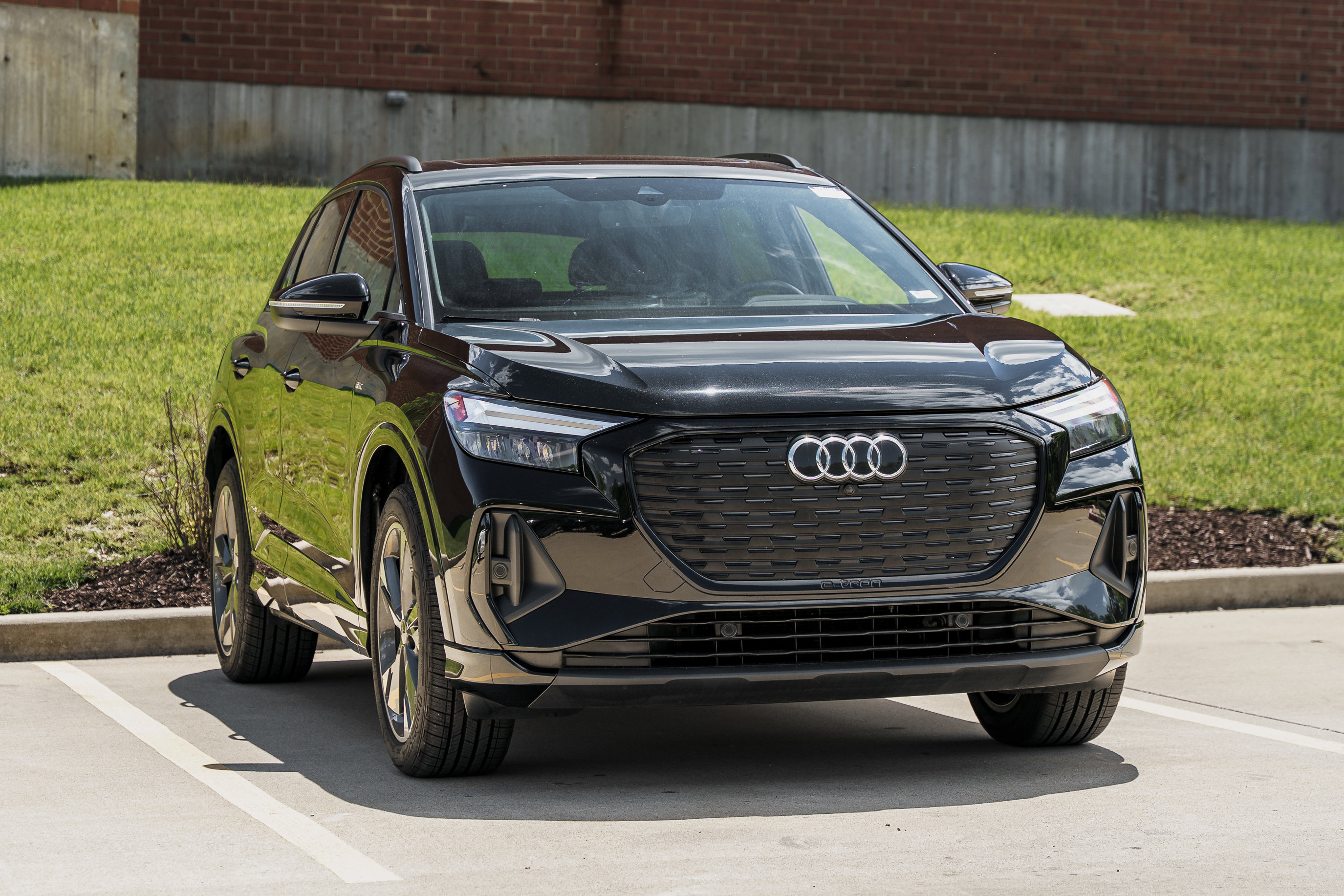 Used 2023 Audi Q4 e-tron Premium w/ Convenience Package AWD/4WD image 2