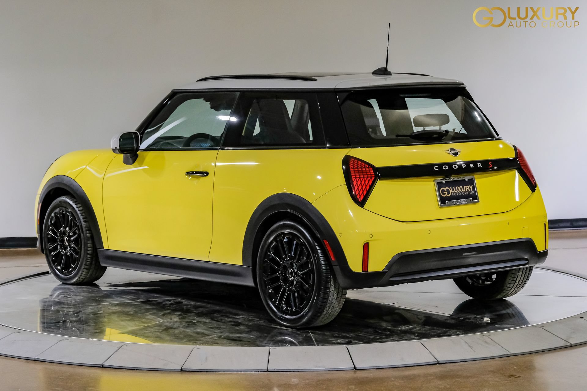Used 2025 MINI Cooper S FWD image 11