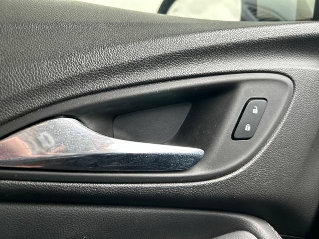Used 2022 Buick Encore GX Select FWD image 19