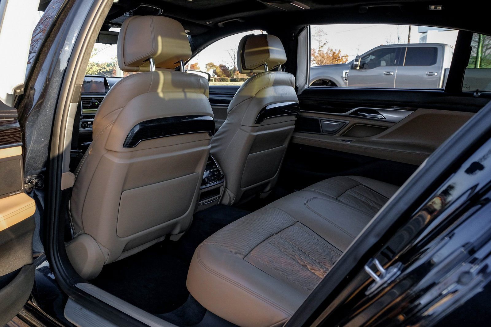 Used 2016 BMW 750i xDrive image 41