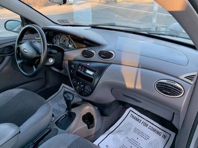 Used 2003 Ford Focus SE FWD image 17