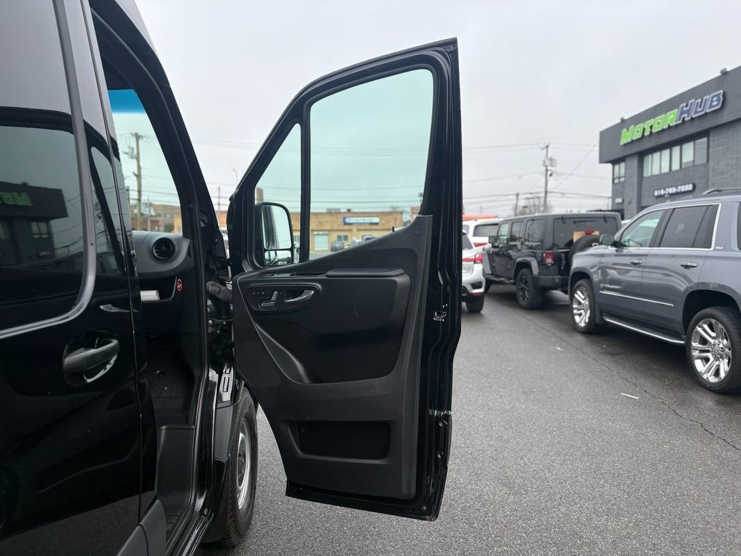 Used 2021 Mercedes-Benz Sprinter 2500 w/ Comfort Plus Package image 39