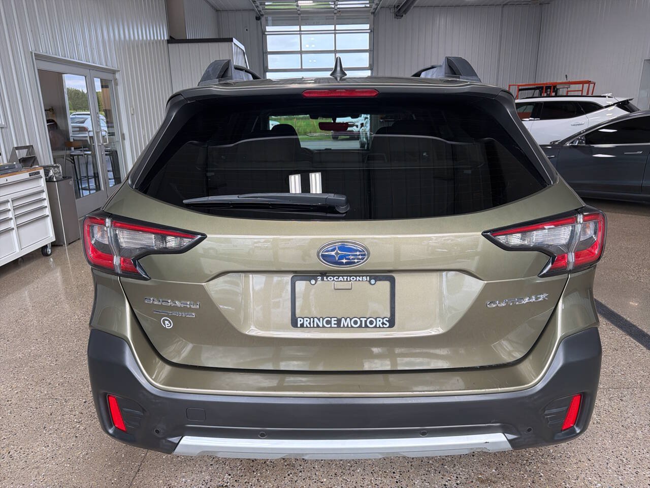 Used 2022 Subaru Outback Limited AWD/4WD image 4