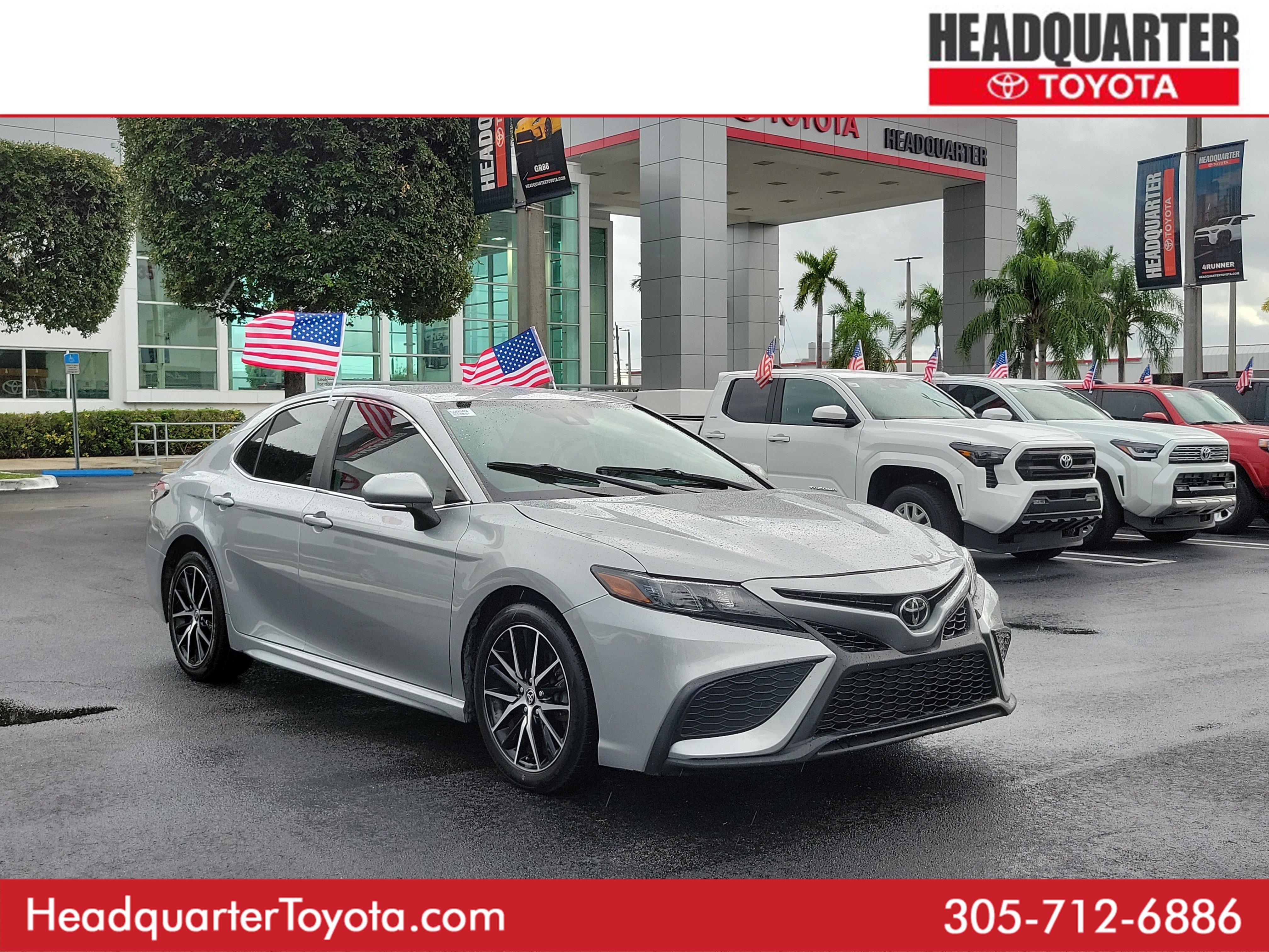 Used 2022 Toyota Camry SE FWD image 1