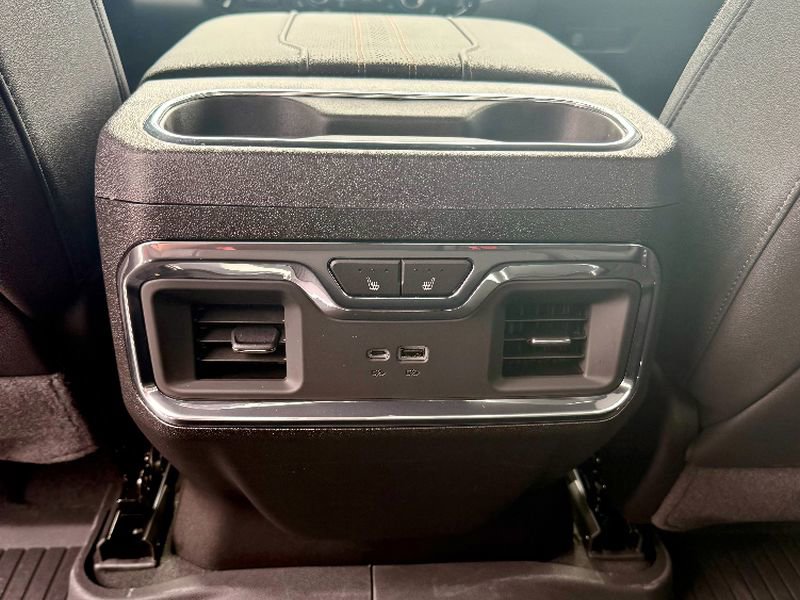 Used 2024 Chevrolet Silverado 1500 High Country w/ Technology Package image 28