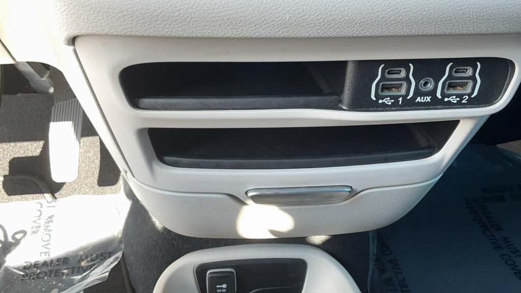 Used 2024 Chrysler Pacifica Touring-L FWD image 24